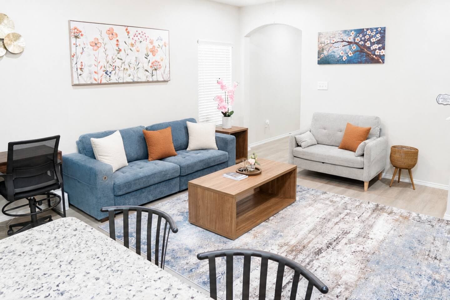 Central | 3 Kings | Fully Stocked + Parking 13