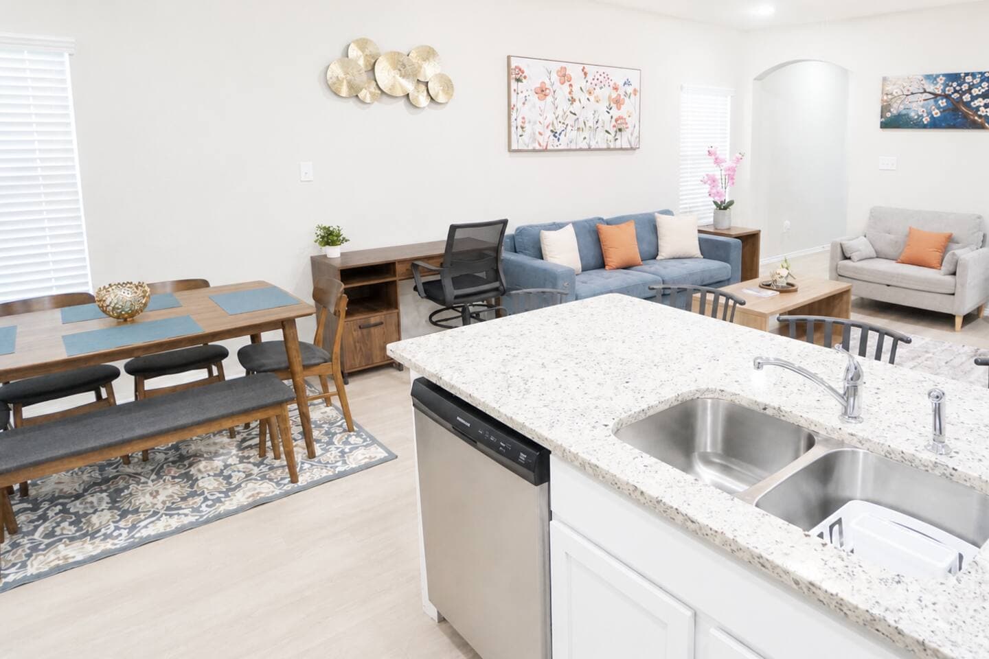 Central | 3 Kings | Fully Stocked + Parking 20