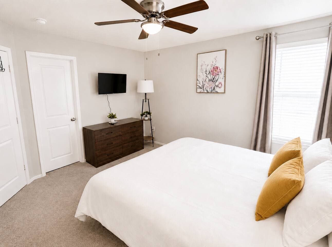 Central | 3 Kings | Fully Stocked + Parking 43