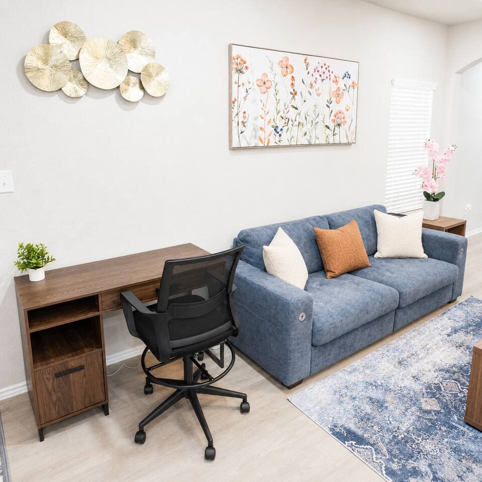 Central | 3 Kings | Fully Stocked + Parking 7