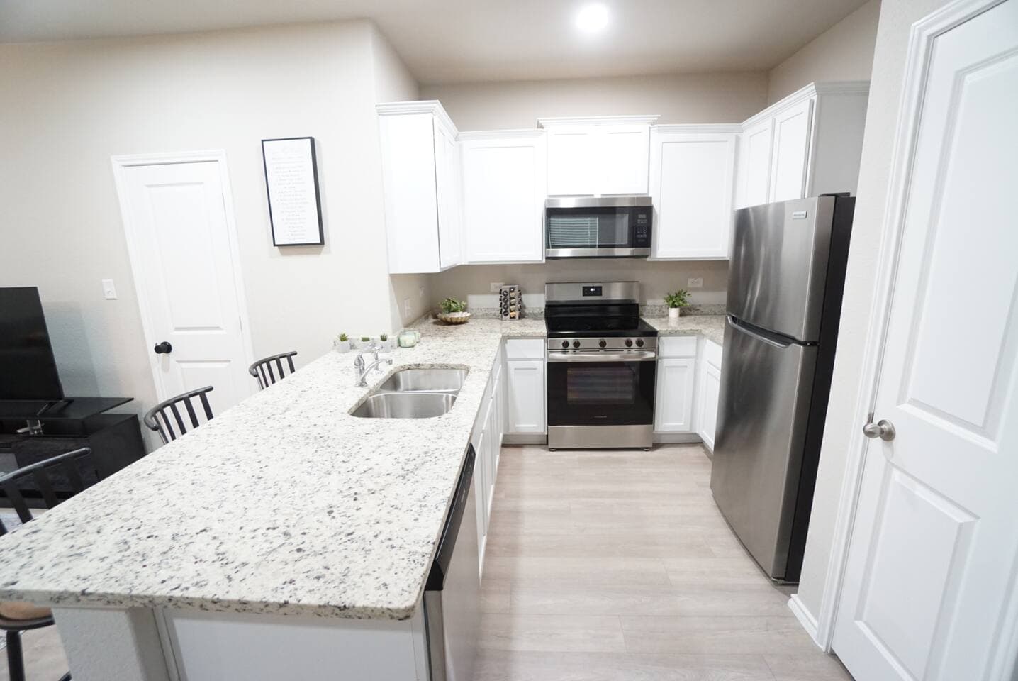 Central | 3 Kings | Fully Stocked + Parking 14