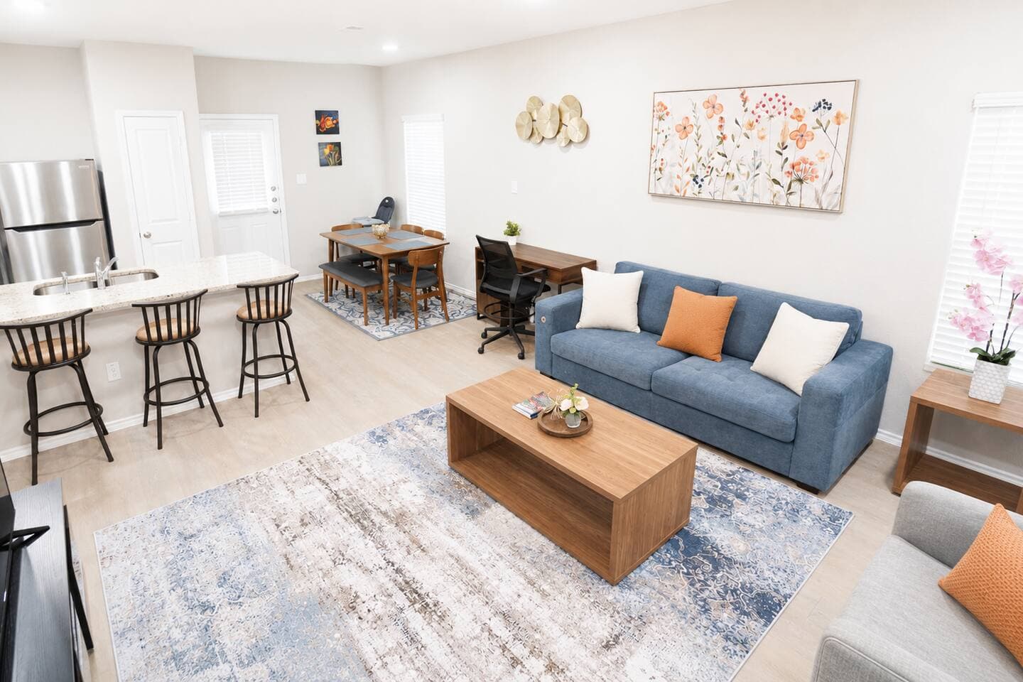 Central | 3 Kings | Fully Stocked + Parking