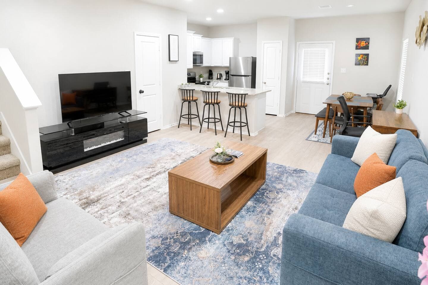 Central | 3 Kings | Fully Stocked + Parking 2