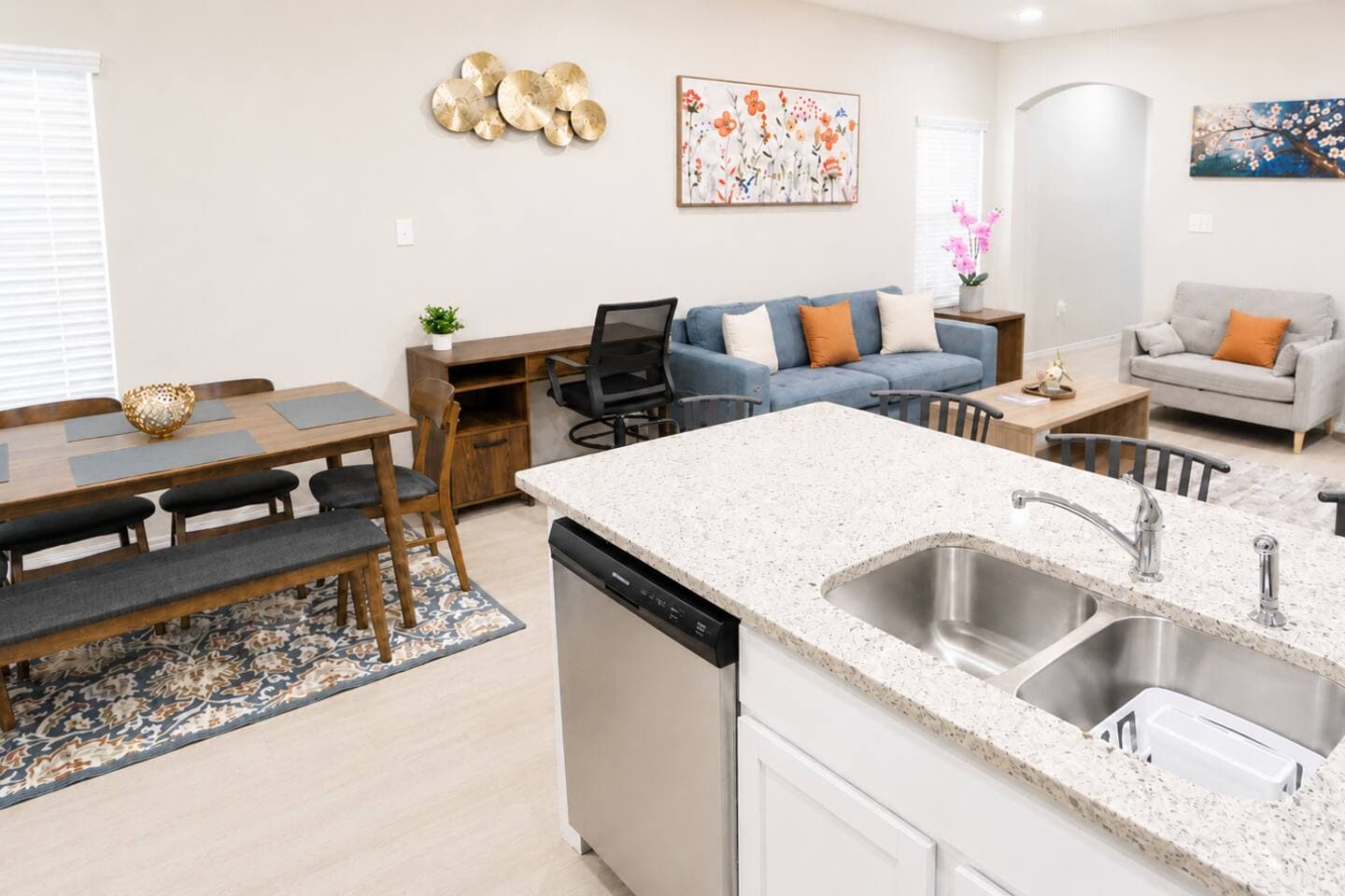 Central | 3 Kings | Fully Stocked + Parking 41