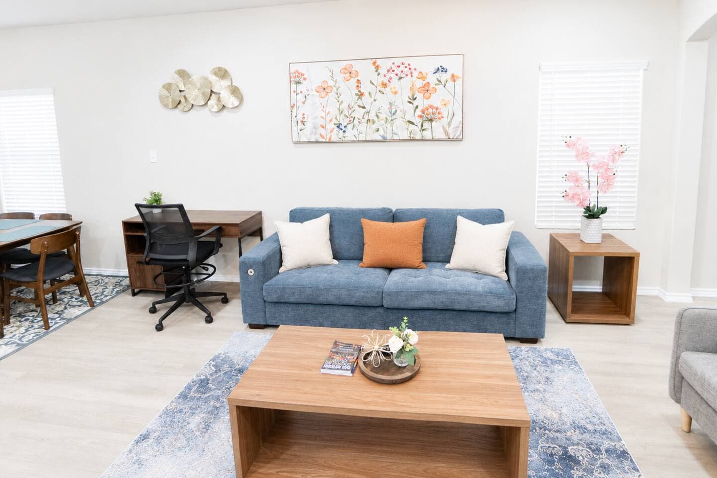 Central | 3 Kings | Fully Stocked + Parking 6