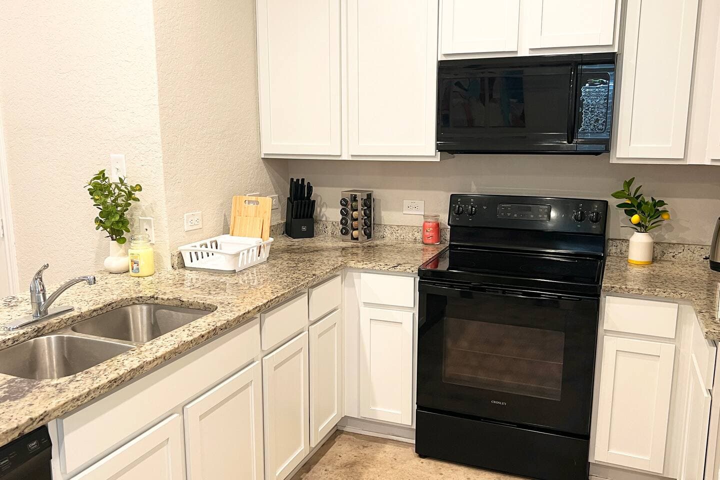 Two Adjacent 3BR Homes Clean Family Friendly 18