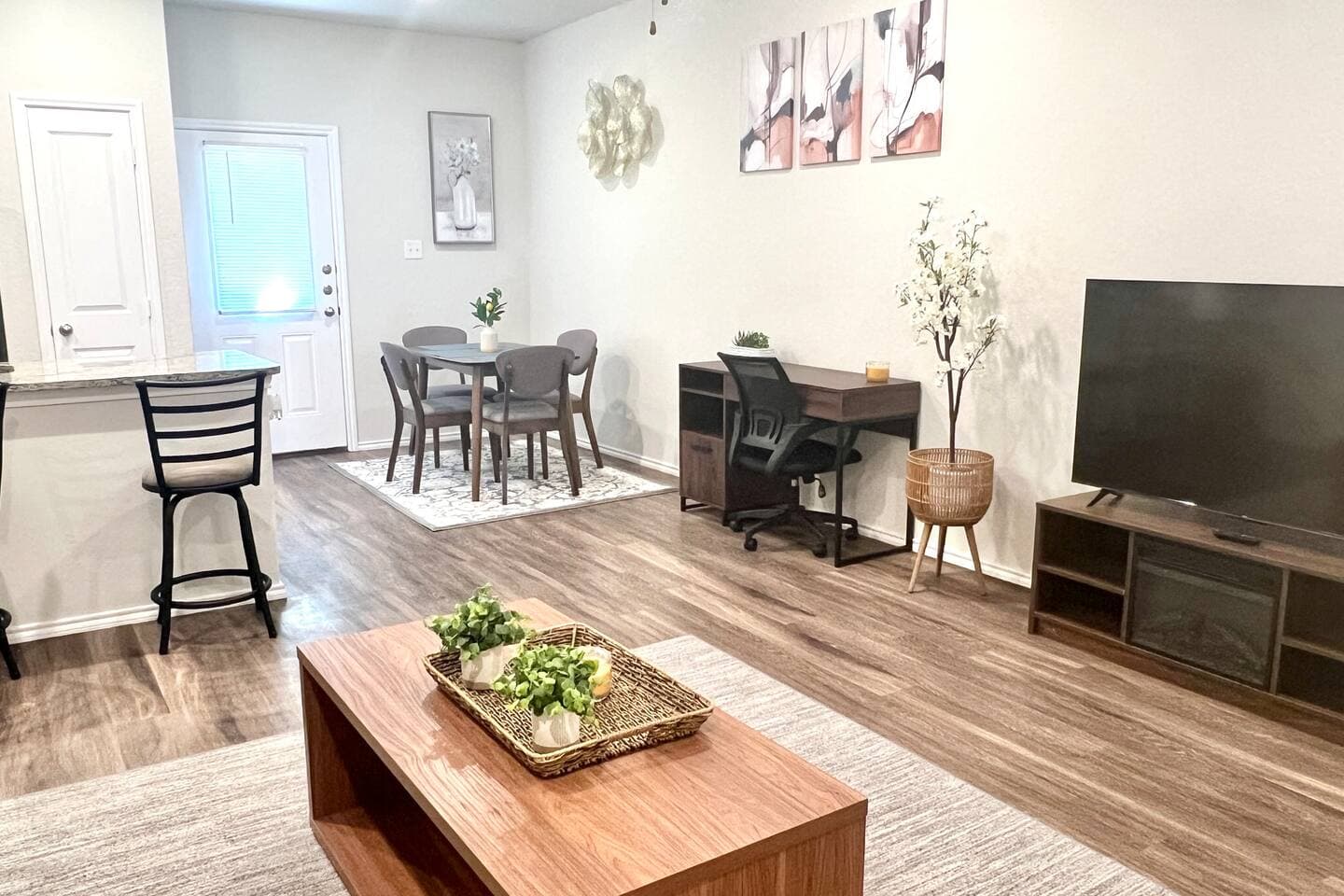 Two Adjacent 3BR Homes Clean Family Friendly 40
