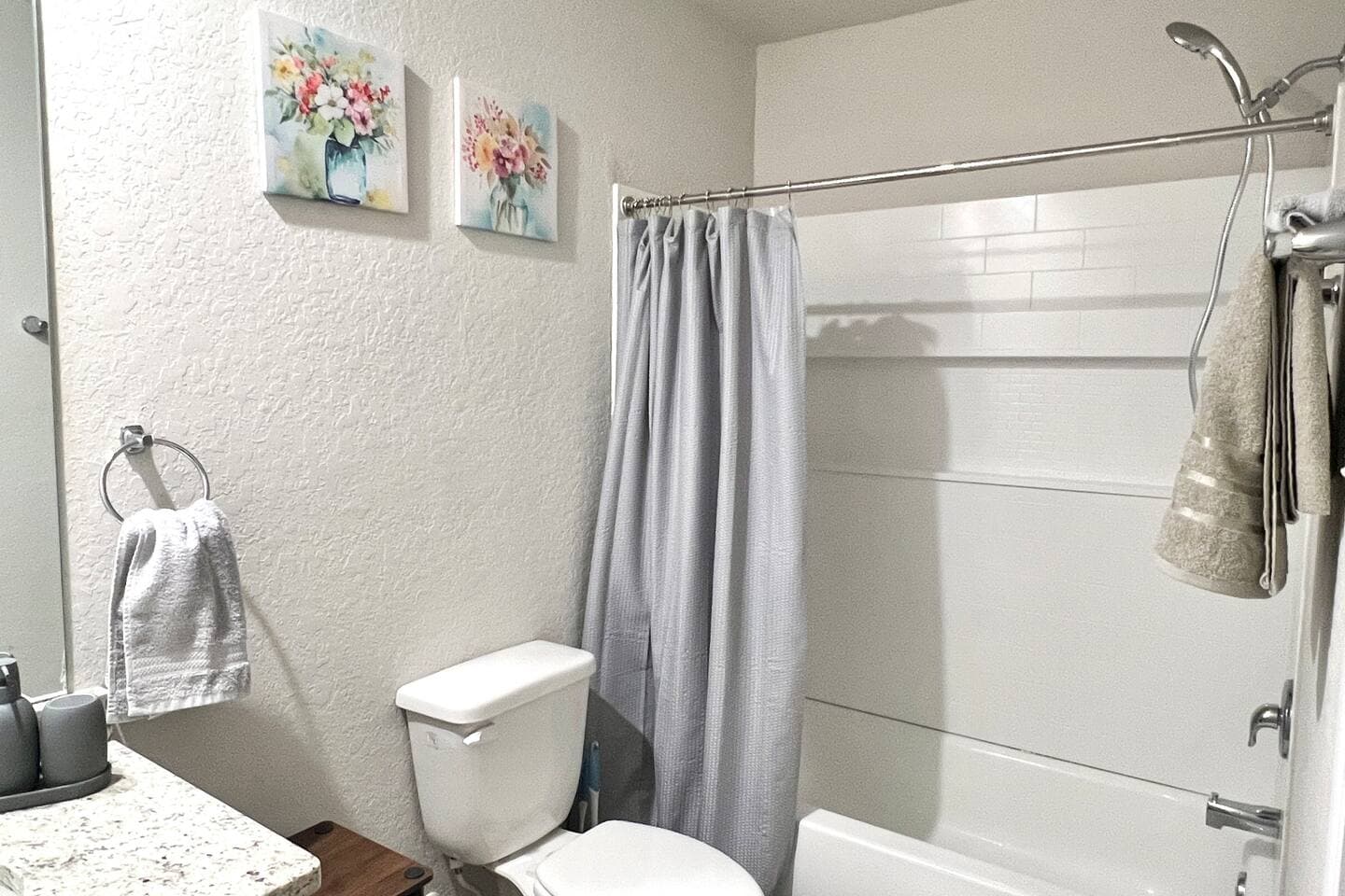 Two Adjacent 3BR Homes Clean Family Friendly 16