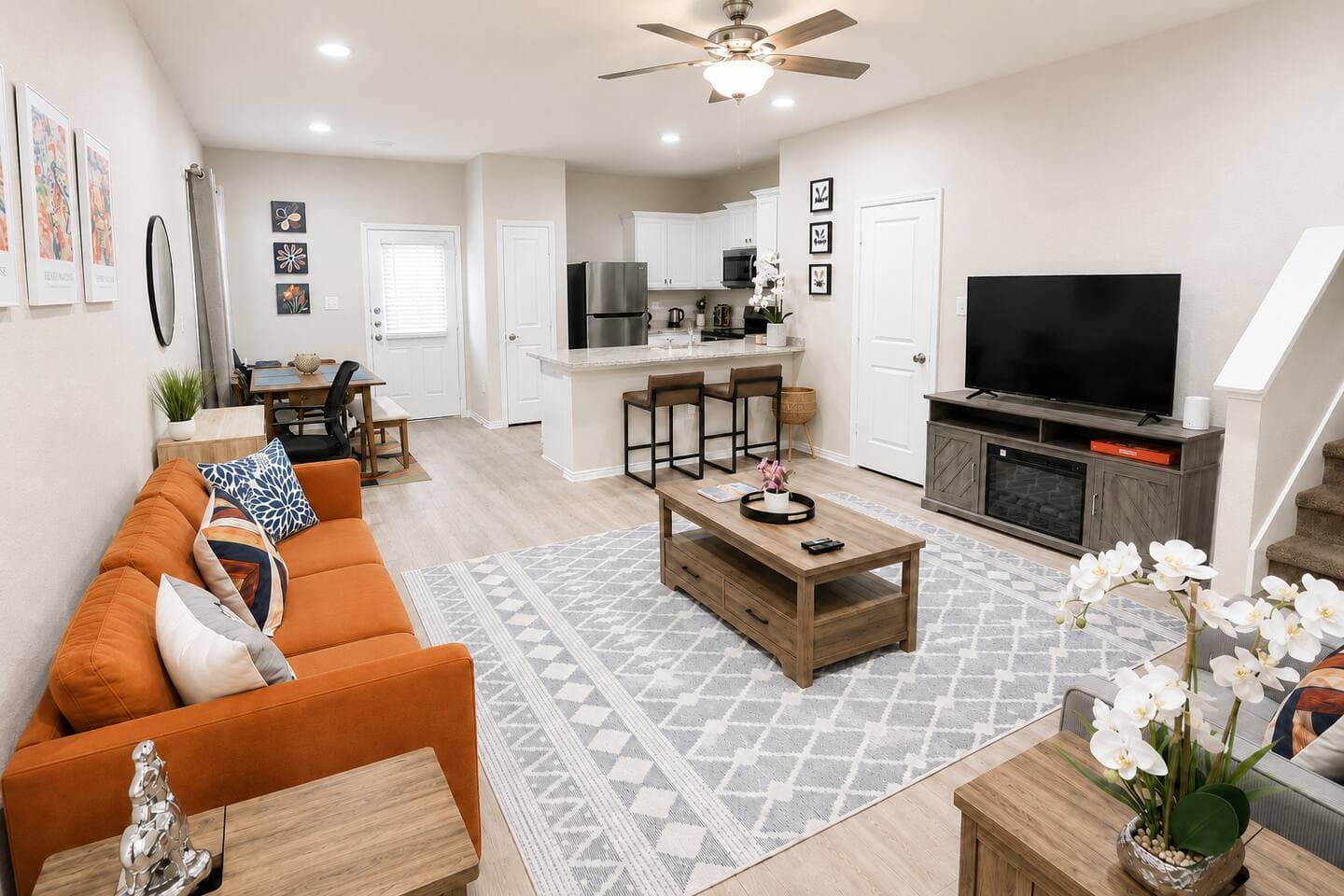 NEW 3 King BR I Central Loc | Fully Stocked 61