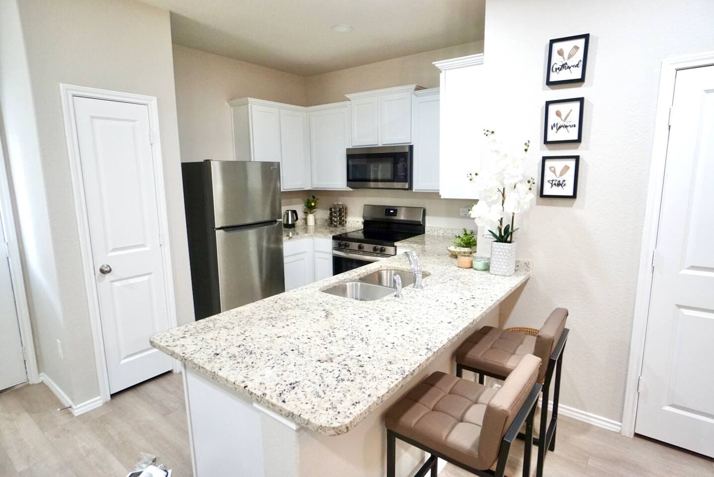 3BR+3BR | 2 Kitchens I Two Adjacent Homes 8