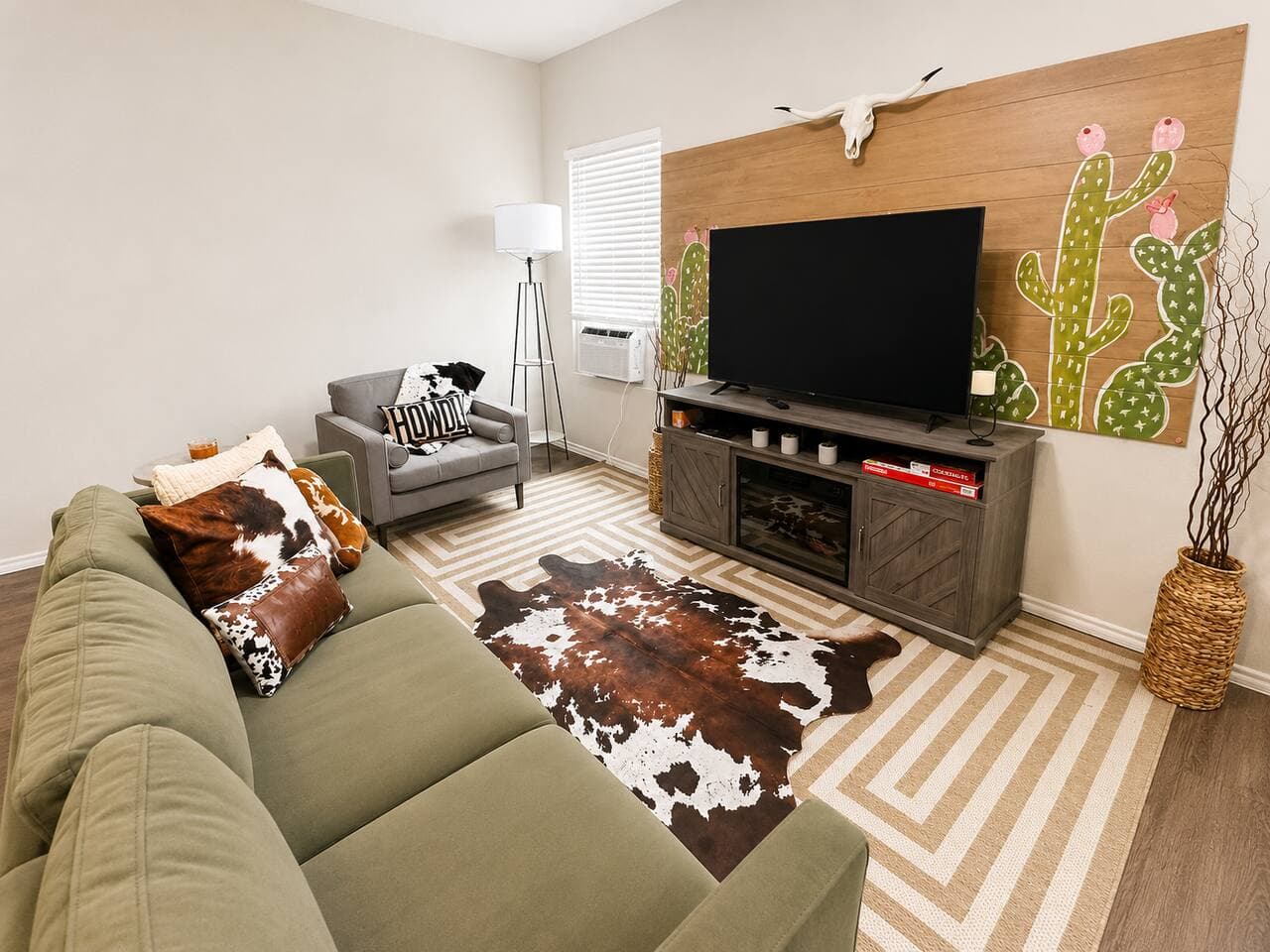 NEW & Fully Stocked | 3 KING BR I Backyard