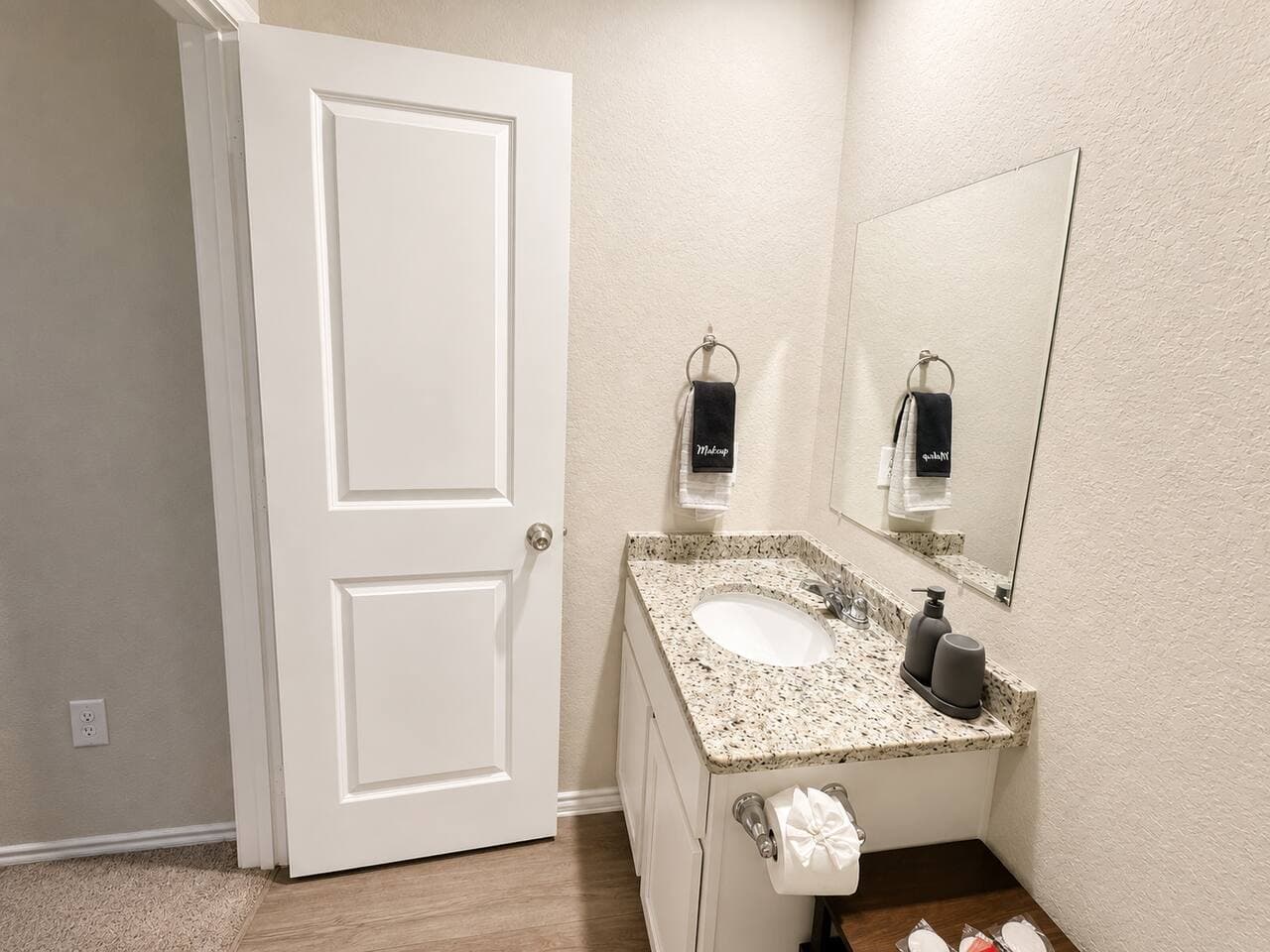 NEW & Fully Stocked | 3 KING BR I Backyard 18