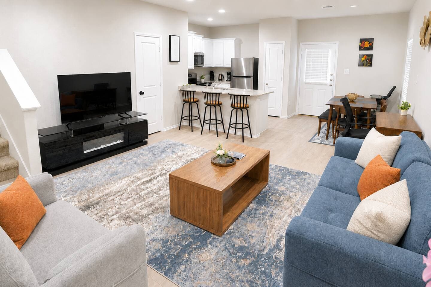 Central | 3 Kings | Fully Stocked + Parking 8