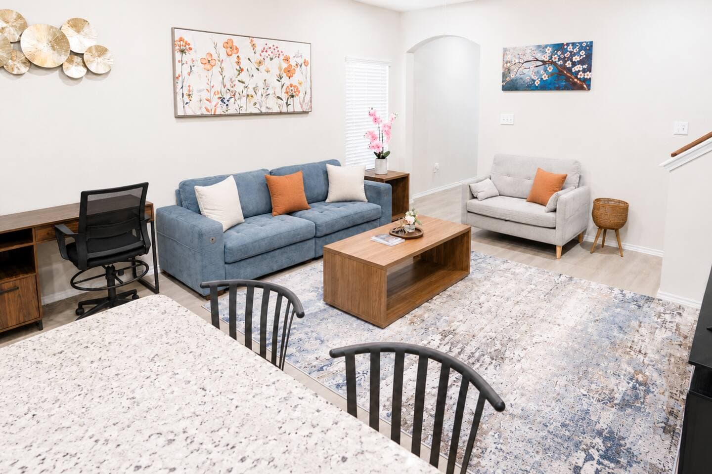 Central | 3 Kings | Fully Stocked + Parking