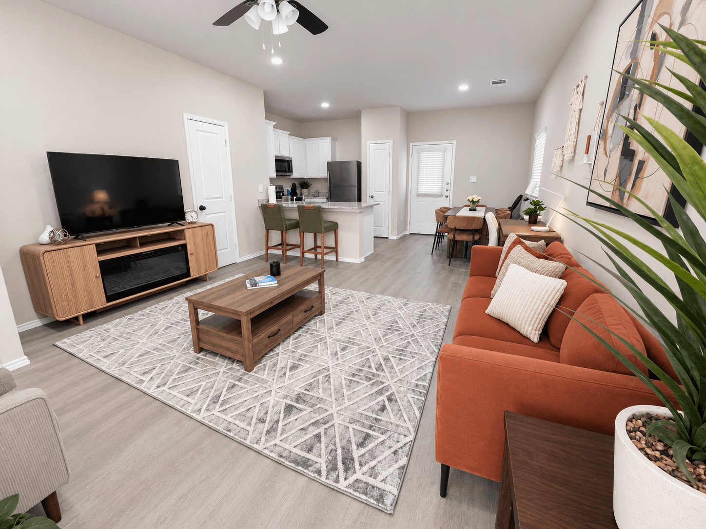 NEW 3 Kings | Fully Stocked + Parking 2