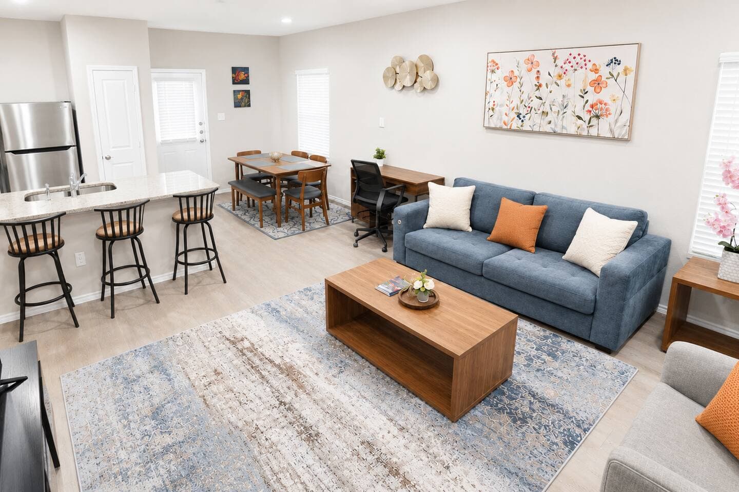Central | 3 Kings | Fully Stocked + Parking 7