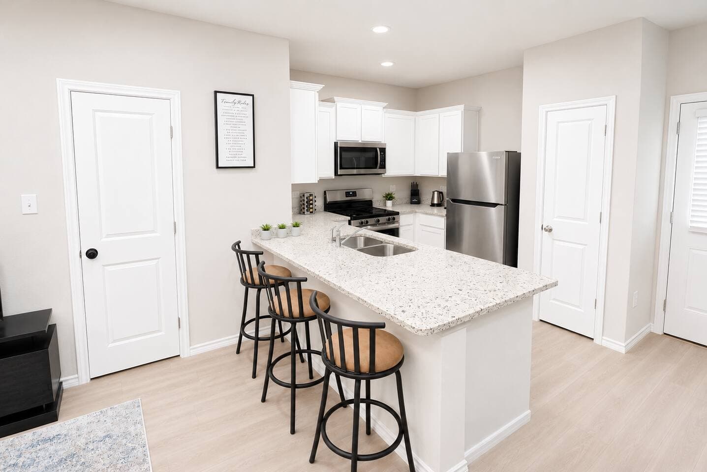 Central | 3 Kings | Fully Stocked + Parking 2
